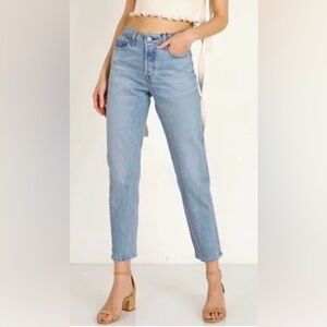 Levi’s Women’s Wedgie Icon Fit Button Up Fly Size 27 Light Wash